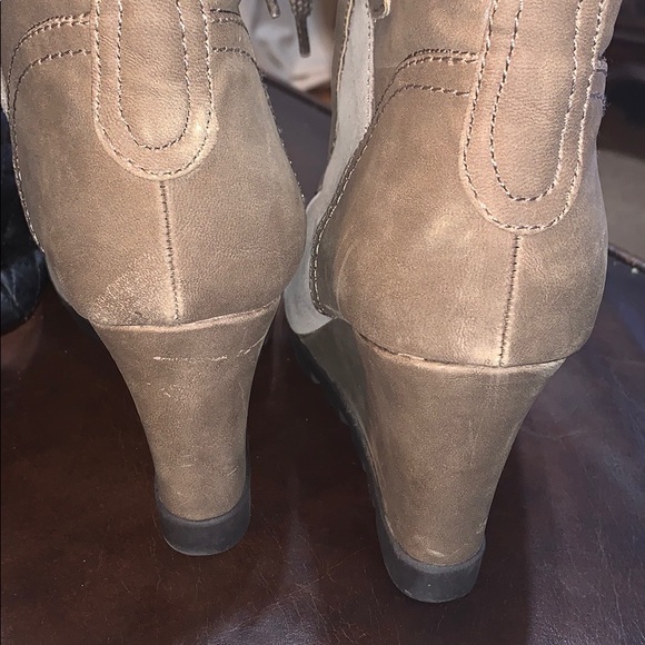 SOLD HOST PICK❣️Guess Camel Suede Wedge Lanni Boots Booties Sz 8.5 - Picture 8 of 11